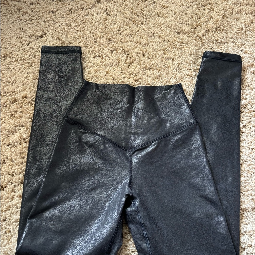 OFFLINE Shimmer Black Leggings